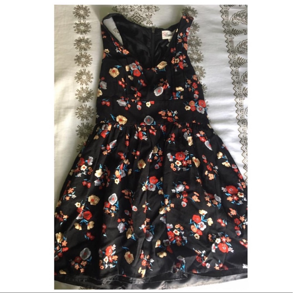 Cute Forever 21 Dress with POCKETS!